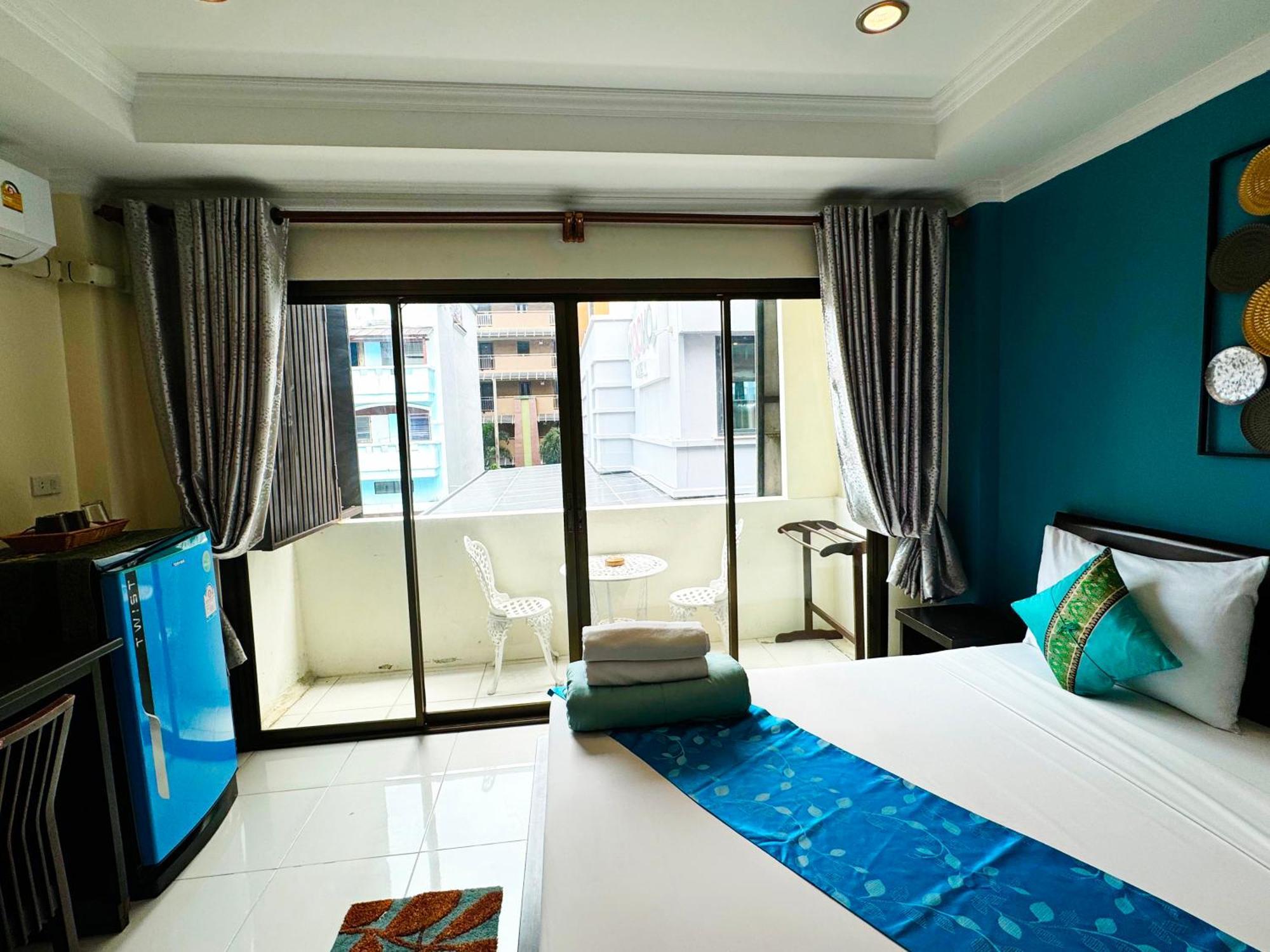 Hotel Sky Silk Decoration House à Patong Extérieur photo